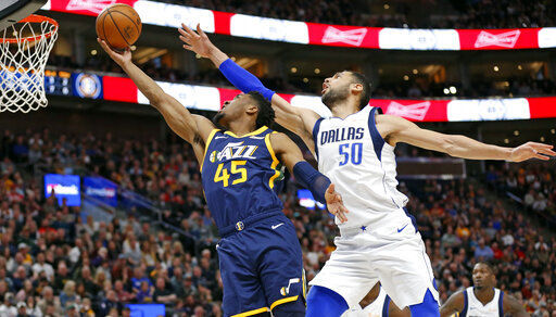 Jazz pull away from Mavericks